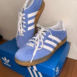 Adidas Women’s Light Blue and White Sneakers